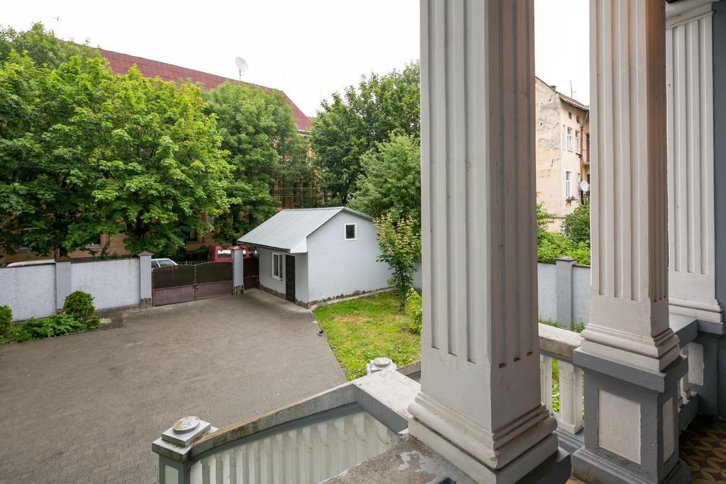Apartment Fedkovycha Lviv Bagian luar foto